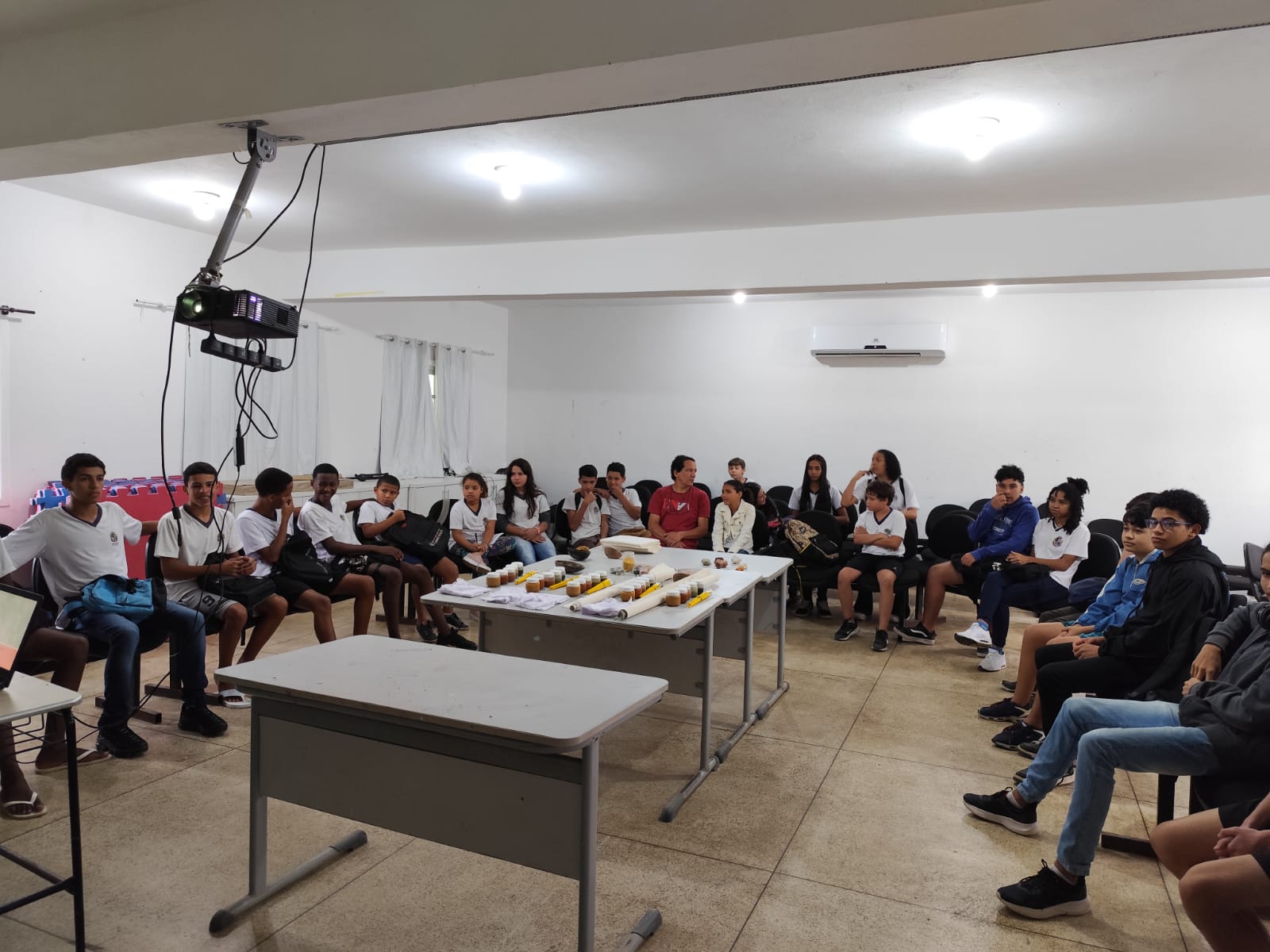 apresentação do projeto para estudantes.jpg